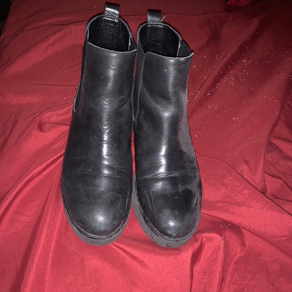 Authentic Leather Steve Madden Boots - Picture 4 of 4